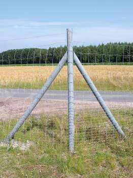 Recycling KS-Zaunpfahlstrebe mit Armierung, und Schräge, Durchmesser 80 x 2000 mm