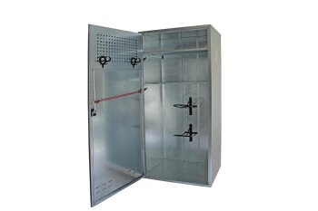 Growi® Sattelschrank 150x75x75 cm, Sattelhalter "Englisch", vorr. Vorhangschloss