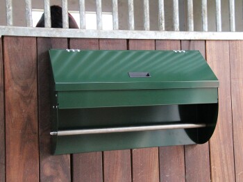 Boxenschrank Spinni, pulverbeschichtet; Farbe: grün und schwarz