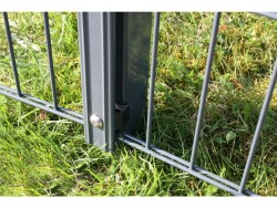 Zaunpfosten für Doppelstabmatten Exklusiv Grün RAL6005 Zaunpfosten für Mattenhöhe 203cm