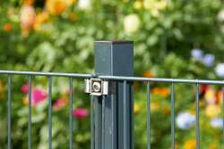 Doppelstabmattenzaun 656, ohne Spitzen, Höhe 120 cm Feuerverzinkt 18 Meter 1 Ecke