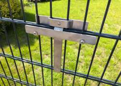 EINDREHHALTERUNG ALS PROSPEKTHALTER DIN A4 - GRÜN RAL 6005