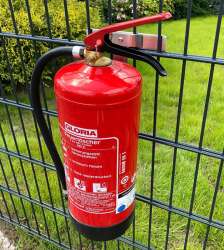 EINDREHHALTERUNG FÜR FEUERLÖSCHER - SCHMAL - VERZIKT RAL 9006