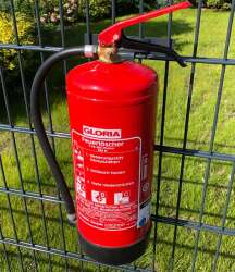 EINDREHHALTERUNG FÜR FEUERLÖSCHER - SCHMAL - VERZIKT RAL 9006