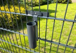 EINFACHE EINHÄNGEVARIANTE FÜR FAHNEN UND FLAGGEN - VERZINKT RAL 9006