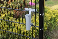 EINFACHE EINHÄNGEVARIANTE FÜR FAHNEN UND FLAGGEN - VERZINKT RAL 9006