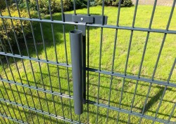 EINFACHE EINHÄNGEVARIANTEFÜR SONNENSCHIRM -VERZINKT RAL 9006