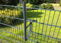 EINFACHE EINHÄNGEVARIANTE FÜR GARTENFACKEL U. SILVESTERRAKETEN - GRÜN RAL 6005