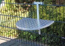 EINFACHE EINHÄNGEVARIANTE ALS ZAUNSTUHL - VERZINKT RAL 9006