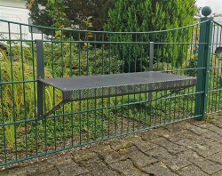 EINFACHE EINHÄNGEVARIANTE ALS ZAUNTISCH - VERZINKT RAL 9006 