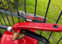 EINFACHE EINHÄNGEVARIANTE FÜR FEUERLÖSCHER - GRÜN RAL 6005