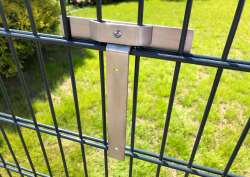 EINFACHE EINHÄNGEVARIANTE FÜR HINWEISSCHILD - GRÜN RAL 6005
