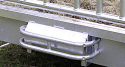 Dreipunkt-Schutzbügel zur Viereckraufe Robust (Ref.303670/303672)